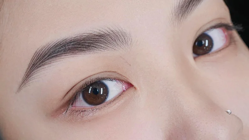 Phẩy Sợi Lông Mày Nữ LuxStroke Là Gì?